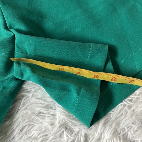 Jade Two Button HR 5' Short in Green size 12 nwt - Picture 5 of 11